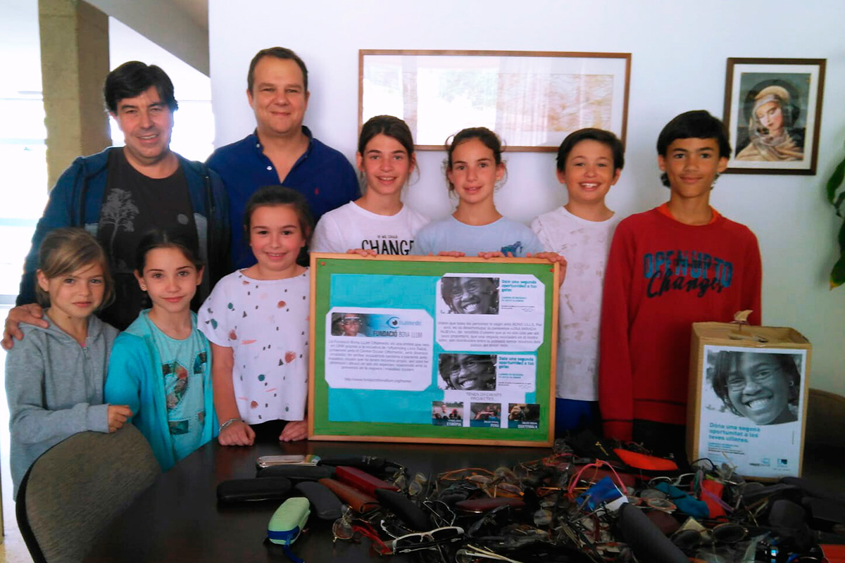 Fundació Bona Llum Oftalmedic recibe las gafas de segunda mano donadas por Óptica Miranzo y Col·legi Sagrat Cor