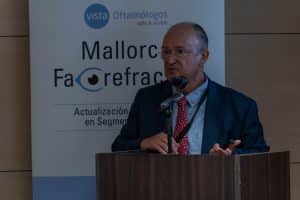 El Dr Luis Salvà comparte sus conocimientos en el congreso